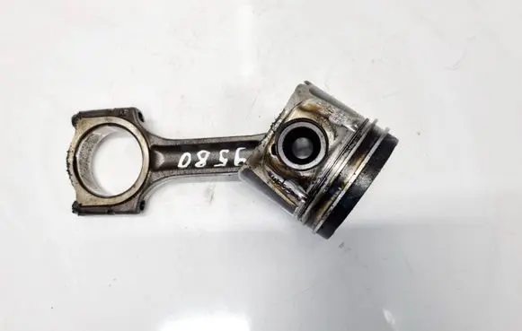 Nissan Qashqai Piston with connecting rod