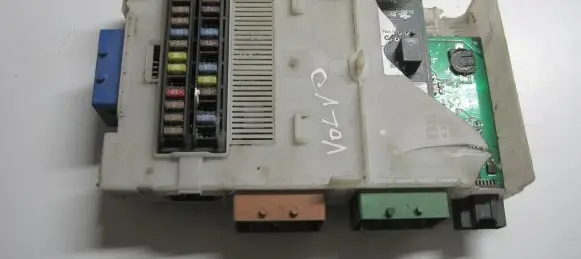 Volvo V70 Fuse module 28060106