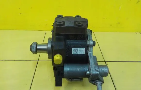 Volkswagen Golf VI Fuel injection high pressure pump 03L130755A