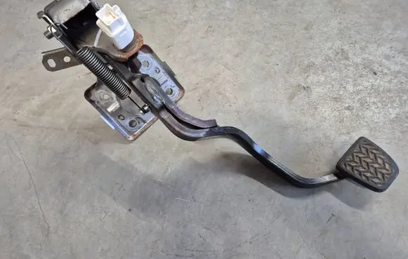 Toyota Hilux (AN10, AN20, AN30) Brake pedal 