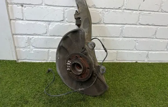 Mercedes-Benz ML W166 Front wheel hub 16609