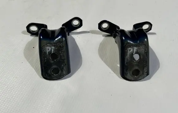 Rear door hinge set