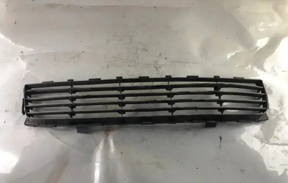 Toyota Auris 150 Front bumper lower grill