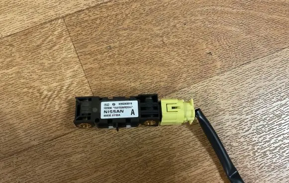 Nissan Primera Airbag deployment crash/impact sensor 98830AY00A 102008 0285003019