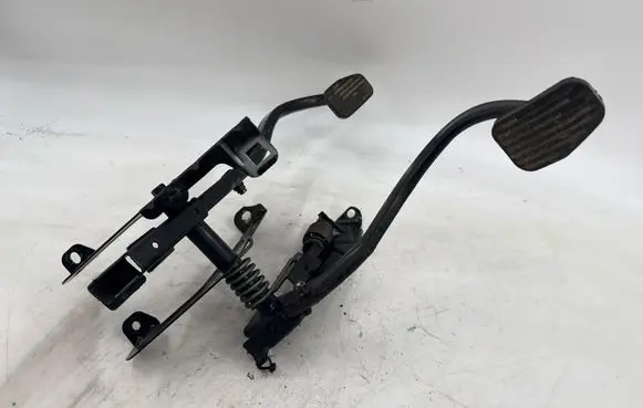 Volvo S60 Pedal assembly 