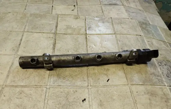 Mercedes-Benz R AMG W251 Fuel main line pipe A6420700495