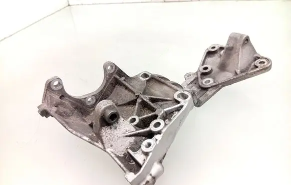 Volvo V70 Generator/alternator bracket 31316673