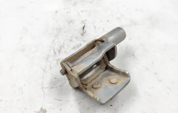 Renault Modus Rear door lower hinge 213725