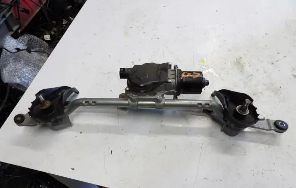 Mazda CX-5 II Front wiper linkage and motor