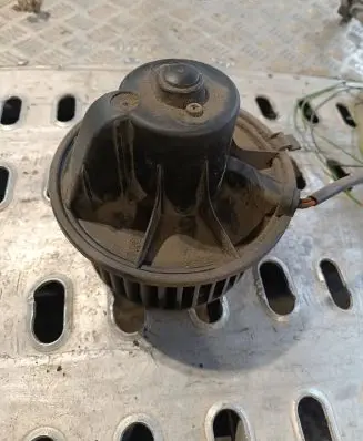 Volkswagen Transporter - Caravelle T4 Heater blower fan relay 