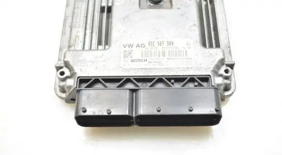 Volkswagen Golf VII Engine control unit/module 05E907309