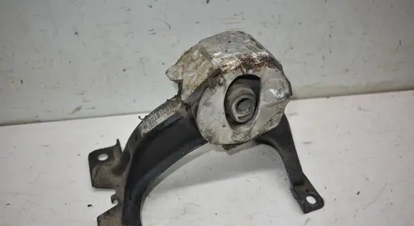Engine mount bracket