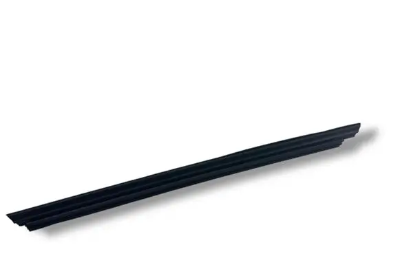 Toyota Yaris Cross Rubber seal front door window/glass 