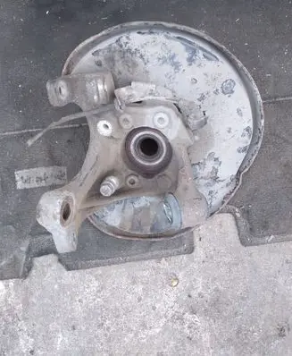 Rear wheel hub