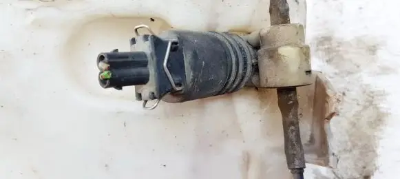 Volkswagen Golf III Windscreen/windshield washer pump