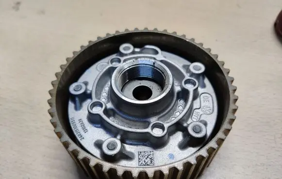 Skoda Octavia Mk3 (5E) Camshaft pulley/ VANOS 04E109088A
