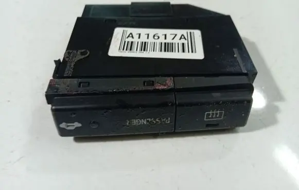 Toyota Avensis T250 Windscreen/window heater switch 8479005130C