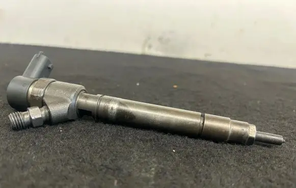 Volvo V70 Fuel injector 0986435