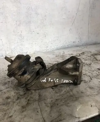 Infiniti FX Engine mount bracket 11220