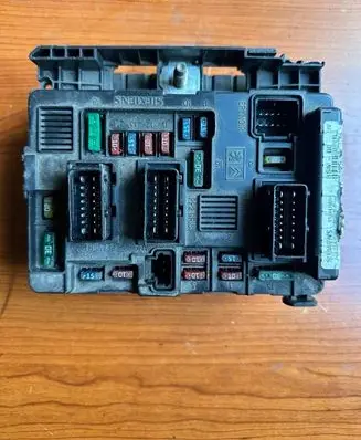 Citroen C5 Fuse module 9643498680
