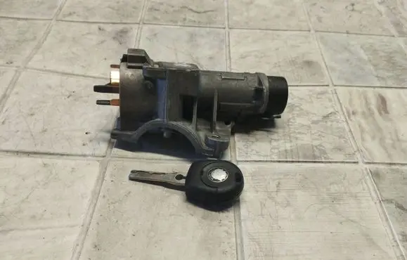 Skoda Fabia Mk1 (6Y) Ignition lock 4B0905851C