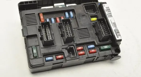 Peugeot 1007 Fuse box set 9650618480