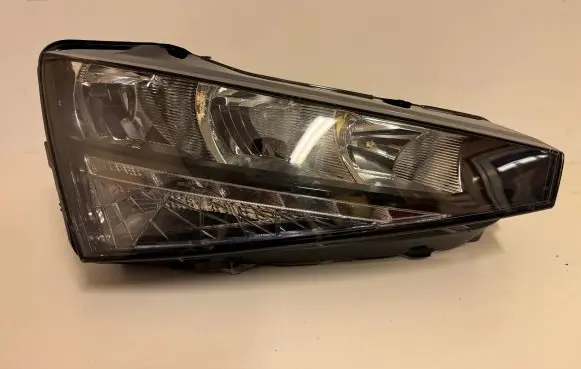 Skoda Scala Headlight/headlamp 657941016 90176072