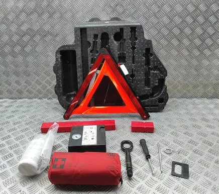 Volkswagen Caddy Tool set 2K7012021 8K0860251B