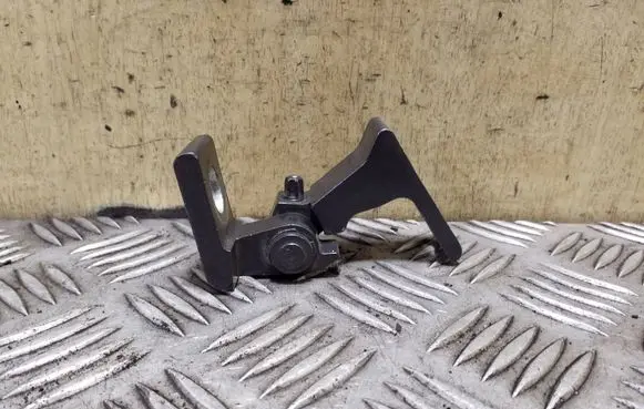 Volkswagen Polo V 6R Front door upper hinge 7N0831402