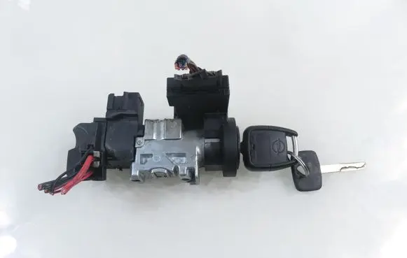 Opel Vectra B Ignition lock 26037951 26037948 5WK4596