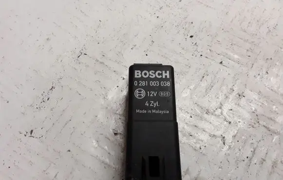Volkswagen PASSAT B6 Glow plug pre-heat relay 0281003038 038907281D