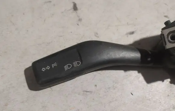 Volkswagen Golf Plus Indicator stalk 1K0953513