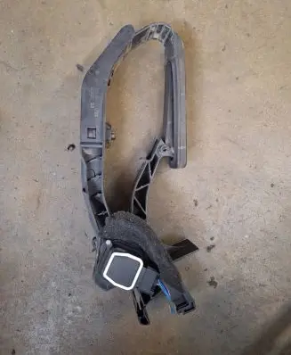 Mercedes-Benz E W211 Accelerator throttle pedal 2113000404
