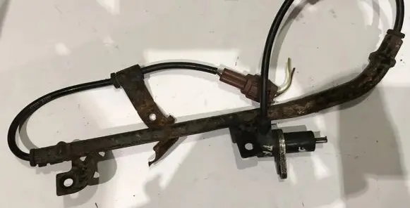 Nissan Primera ABS brake wheel speed sensor 0265006237
