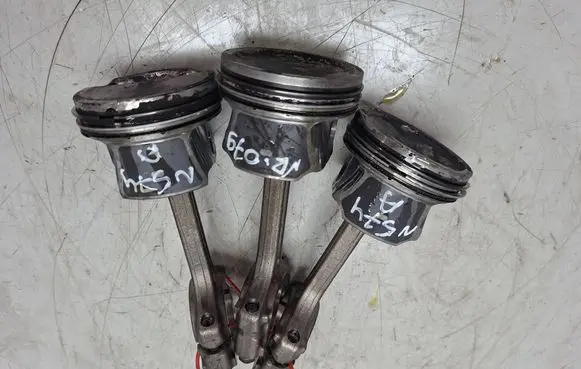 Renault Clio V Piston with connecting rod S27612079 H4D450