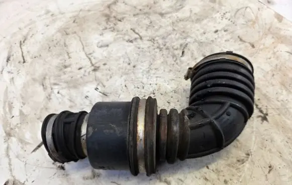 Opel Insignia A Turbo air intake inlet pipe/hose 22945619