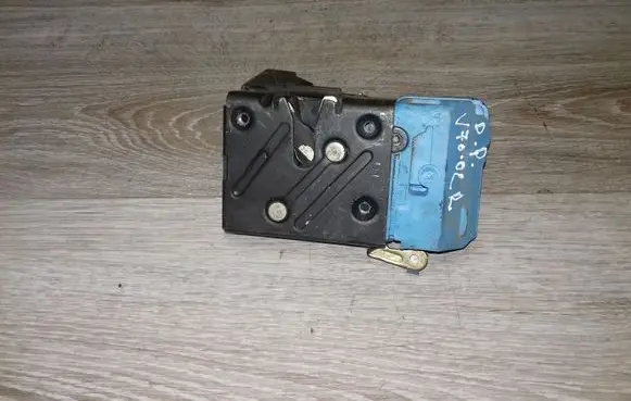 Volvo V70 Front door lock 8650544
