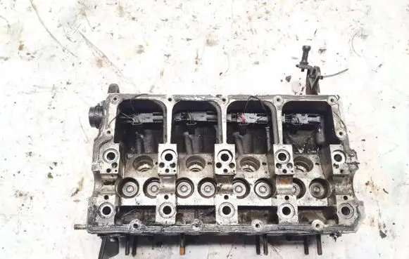 Volkswagen PASSAT B5 Engine head 038103373r