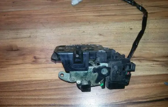 Mazda 626 Rear door lock