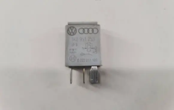 Volkswagen PASSAT B6 Other relay 1K0951253 0332011100