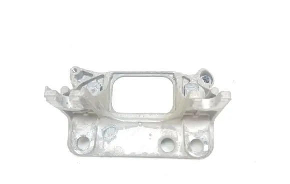 Engine mounting bracket
