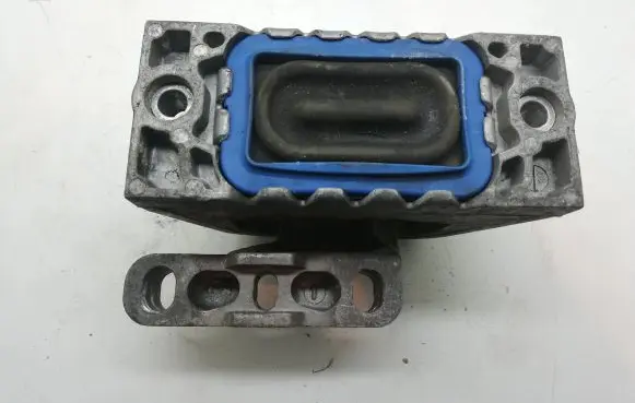 Volkswagen Golf V Engine mount bracket 1K0199262
