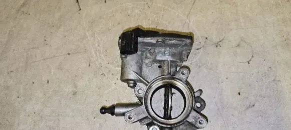 Opel Astra J Throttle valve 55564164