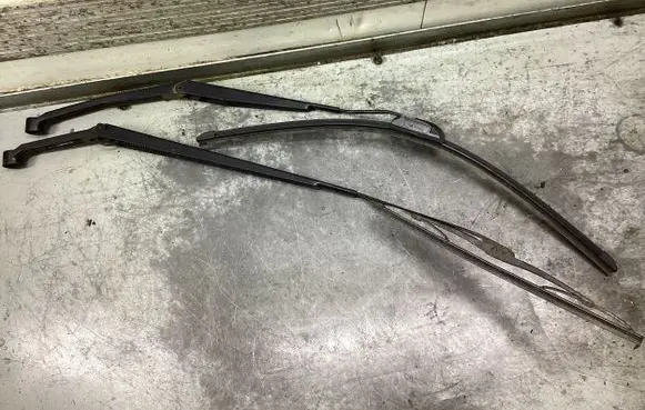 Toyota Avensis Verso Windshield/front glass wiper blade 