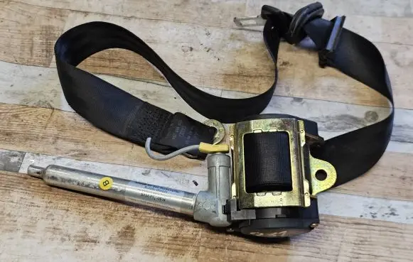 Audi A4 S4 B5 8D Front seatbelt 8D0857706 25031997 566028000