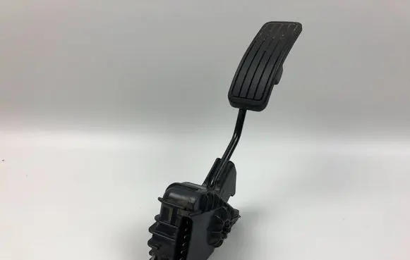 Subaru B9 Tribeca Accelerator throttle pedal 36010XA000