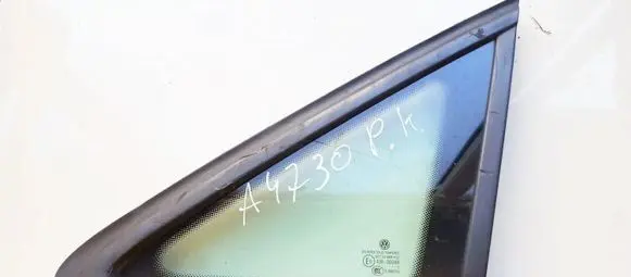 Volkswagen Touran I Front triangle window/glass 