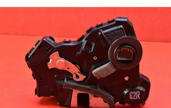 Toyota Avensis Verso Front door lock