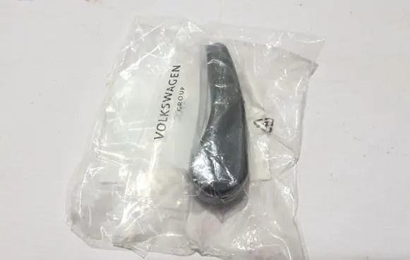 Skoda Enyaq iV Engine bonnet (hood) release handle 5la823661a