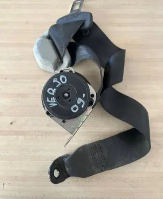 Toyota Verso Rear seatbelt 610307800D 100302